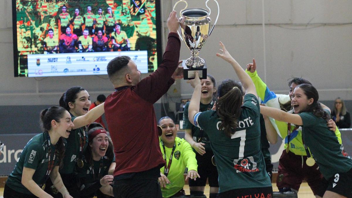 Las jugadoras del Marineda Hockey celebran la Copa Princesa