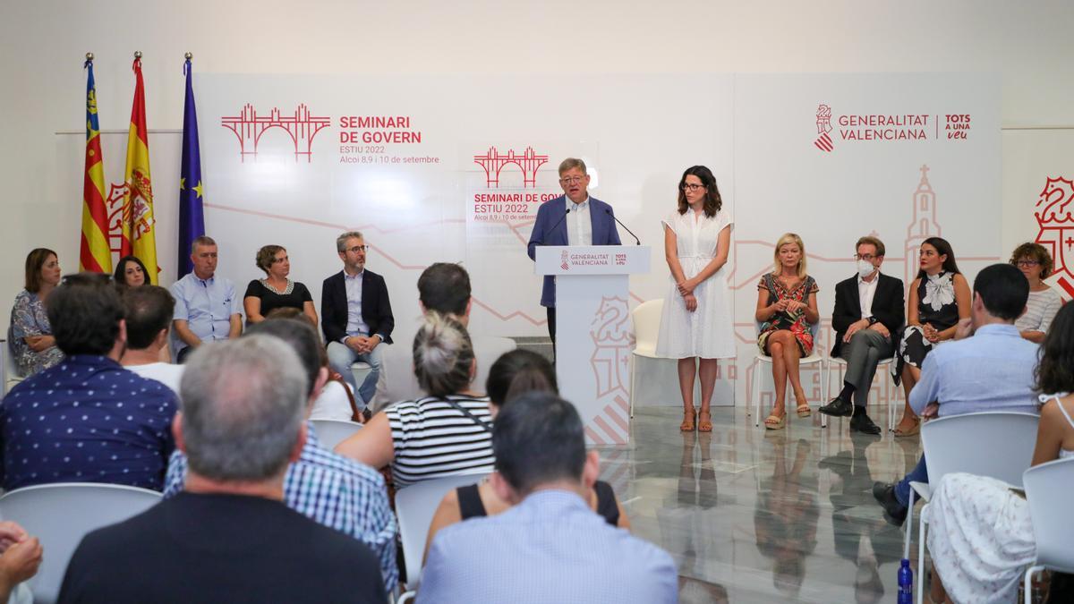 Ximo Puig y Aitana Mas intervienen en rueda de prensa tras el Seminario de Gobierno en Alcoi.