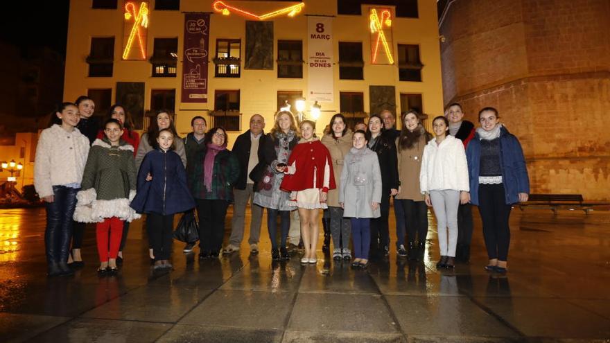 Las reinas iluminan las fiestas de Castelló con el tradicional encendido