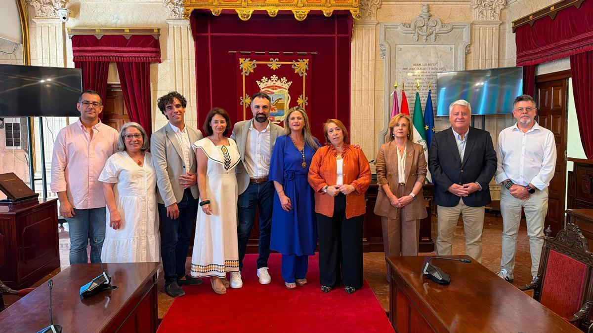 El grupo socialista en el pleno del Ayuntamiento de Málaga tras la toma de posesión de Lorena Doña