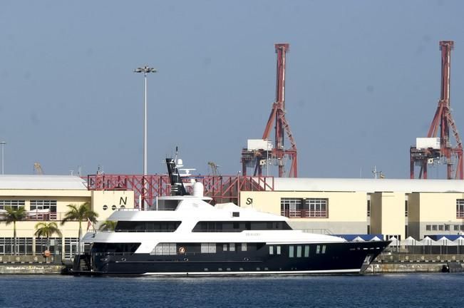 BRAVADO, YATE DE LUJO ATRACADO EN EL MUELLE DE ...