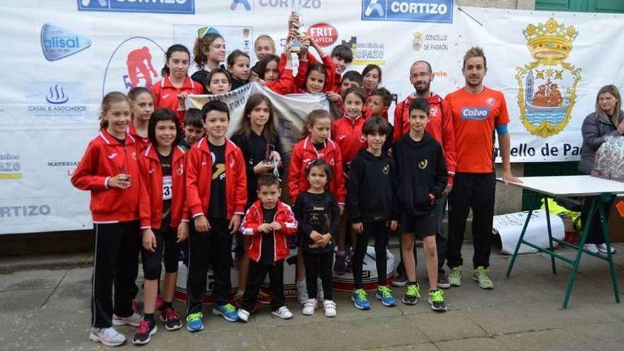 El Atletismo A Estrada vence por equipos en Padrón