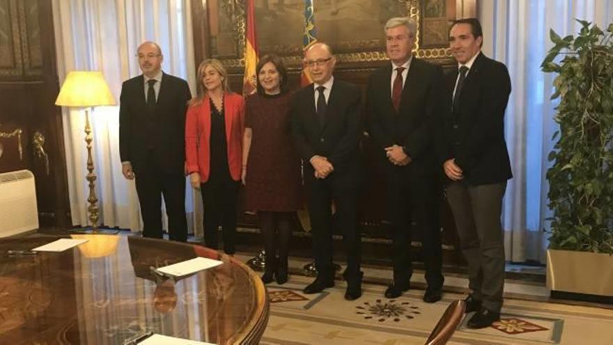 La líder del PP compara pedir #FinançamentJust con el «procés» catalán