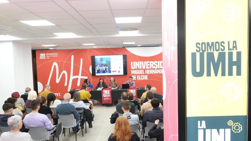 La Acadèmia de la Llengua alerta en Elche de la desconexión de los jóvenes del Baix Vinalopó con el valenciano