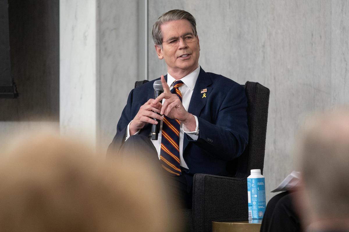 Bessent: la ayuda para Argentina es un plan de estabilización y "no un rescate financiero"