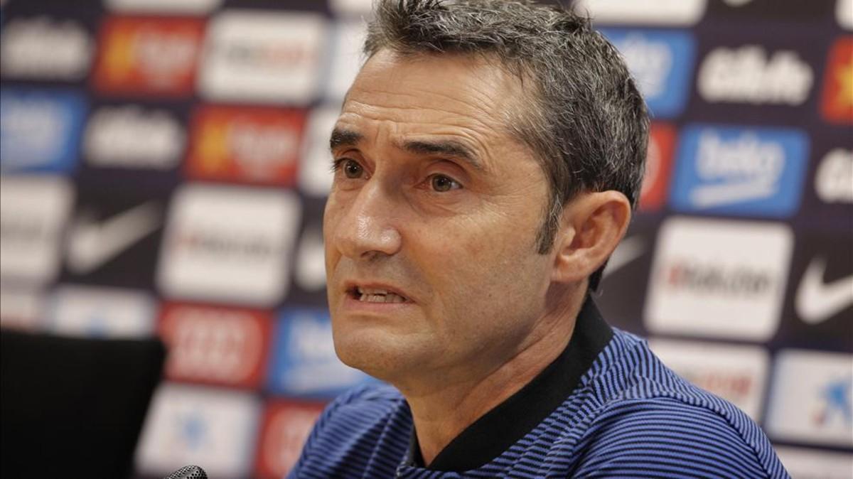 Ernesto Valverde comparece antes del entrenamiento en la Ciutat Esportiva