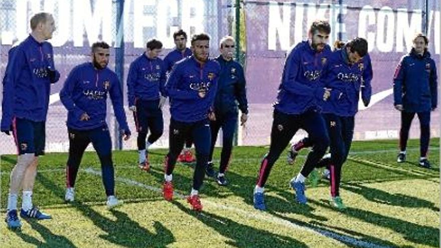 La plantilla del Barcelona es va entrenar ahir a la Ciutat Esportiva Joan Gamper.