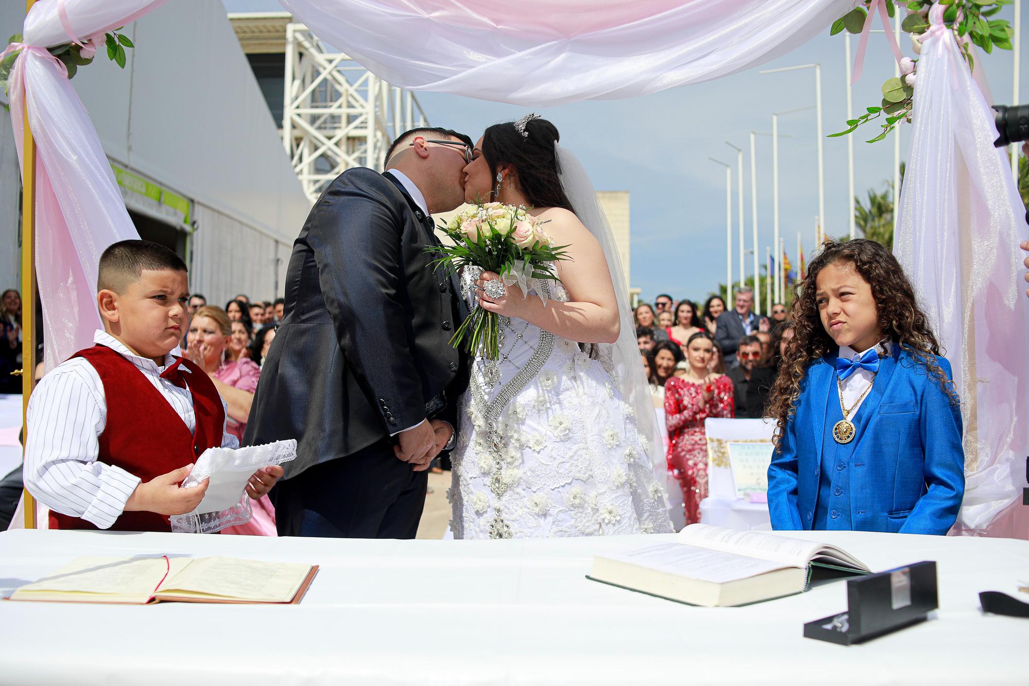 Mira aquí todas las fotos de la gran boda gitana de Lucía y Daniel en Ibiza