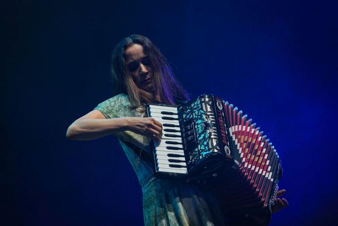 Julieta Venegas brinda un dulce y vivaz homenaje a sus raíces en 'Norteña'
