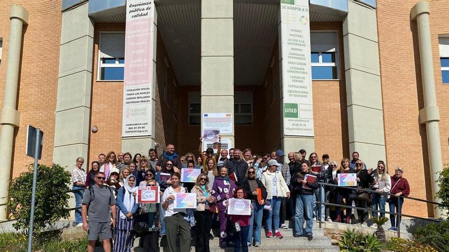 La Escuela Oficial de Idiomas de Benidorm al límite y abandonada