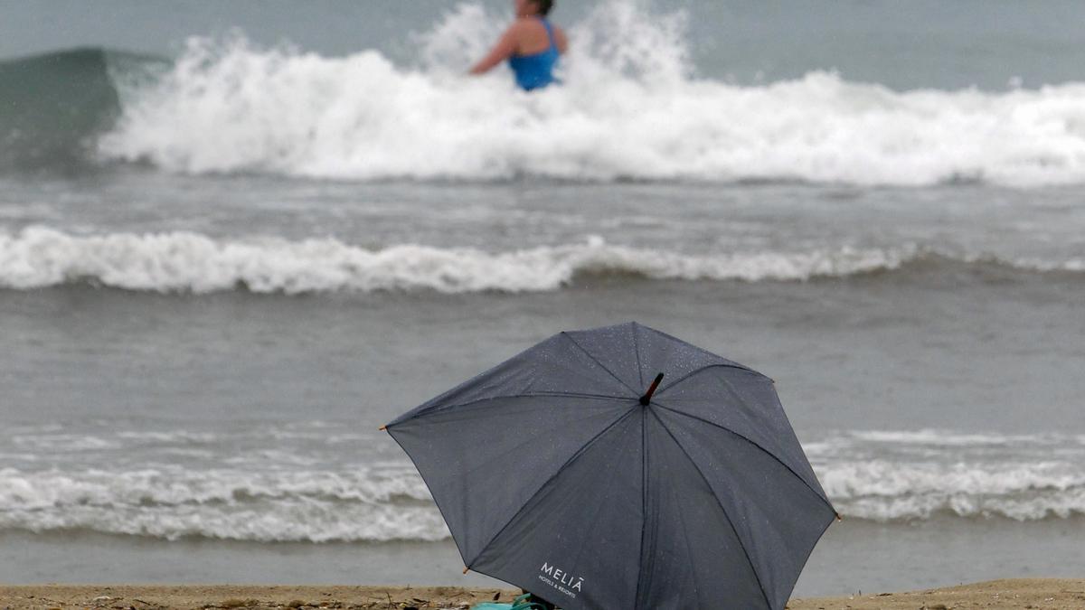 La semana comienza con fuertes chubascos y tormentas en el interior peninsular