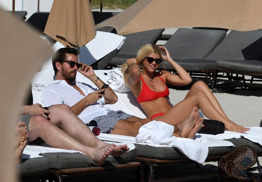 Sofia Richie y Scott Disick disfrutan de las playas de Miami