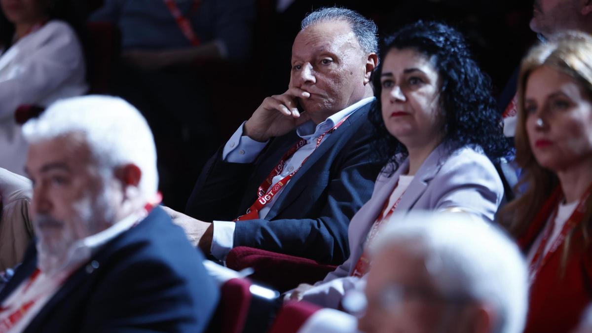 Salvador Navarro, junto a la líder de CCOO-PV Ana García, esta mañana.