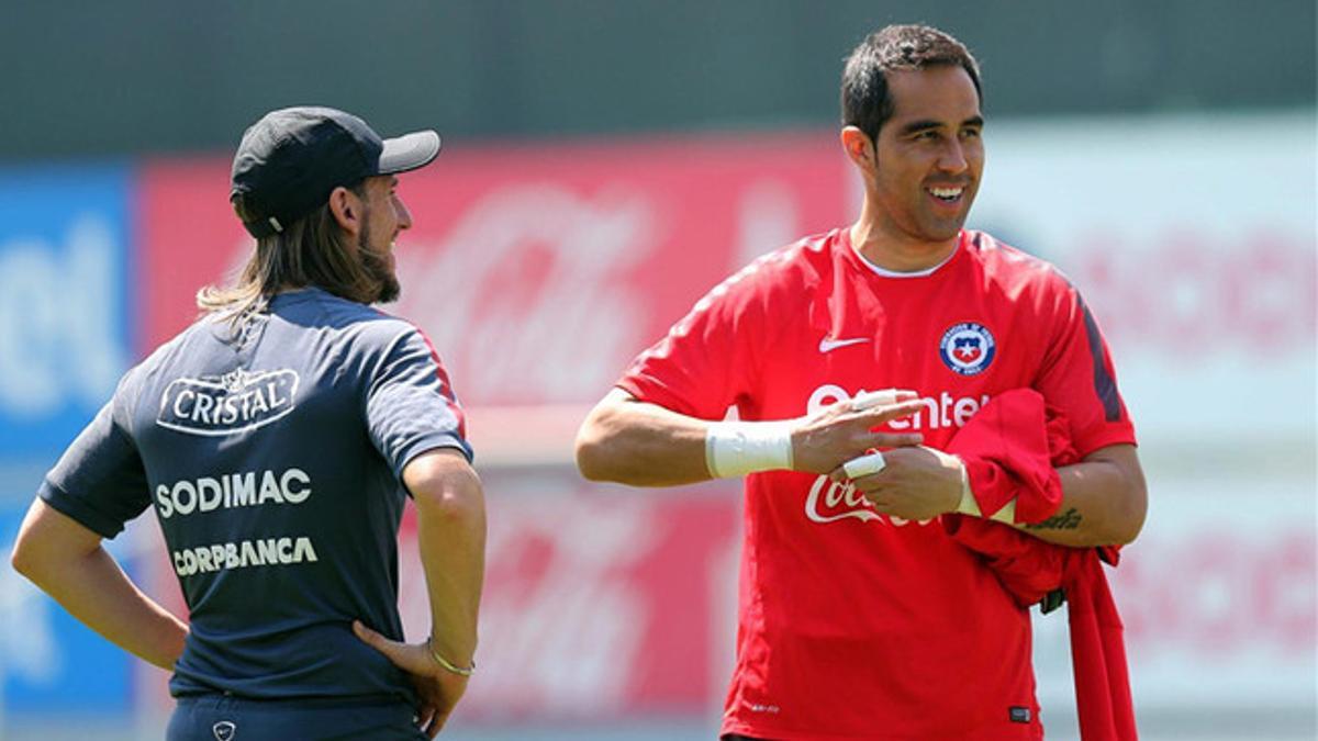 Claudio Bravo tiene a dos finalistas de entrenadores