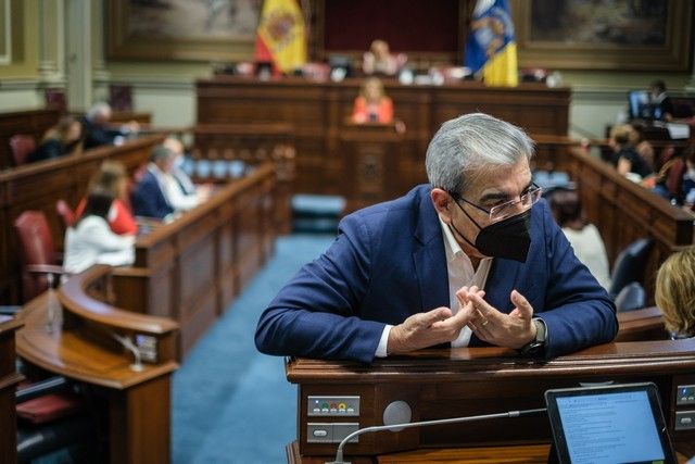 Segunda jornada del pleno en el Parlamento de Canarias, 27/04/2022