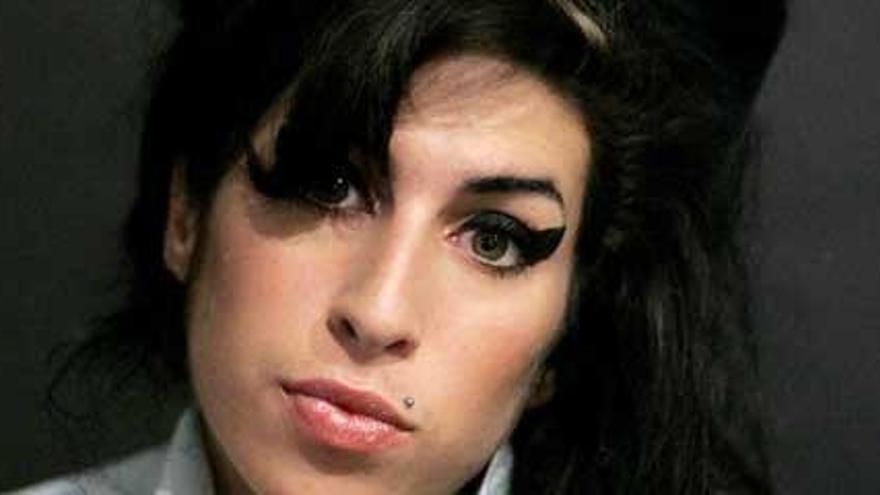 Amy Winehouse, detenida por agredir al director de un teatro