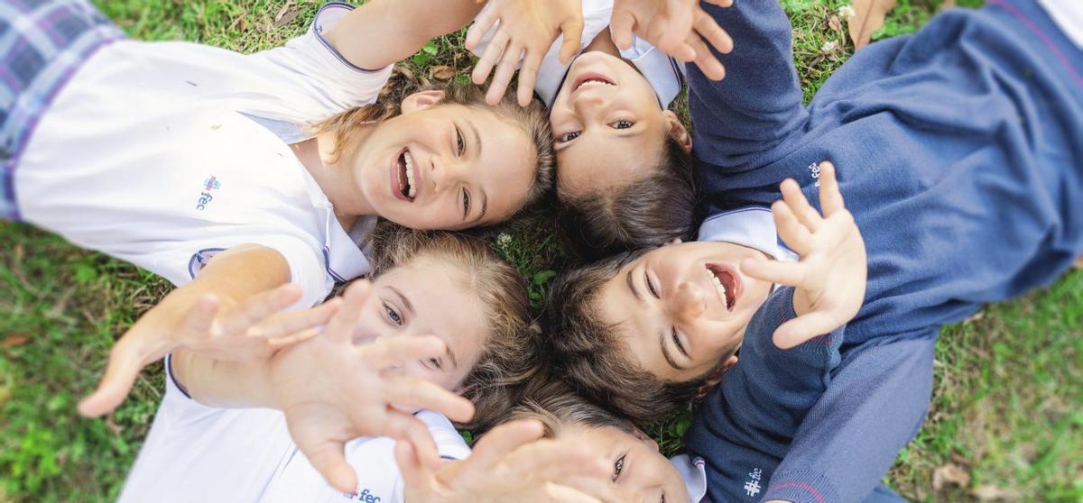 Un grupo de alumnos y alumnas.