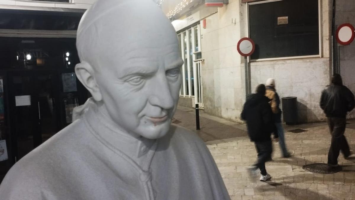 El busto se encuentra en la Replaceta de les Barques