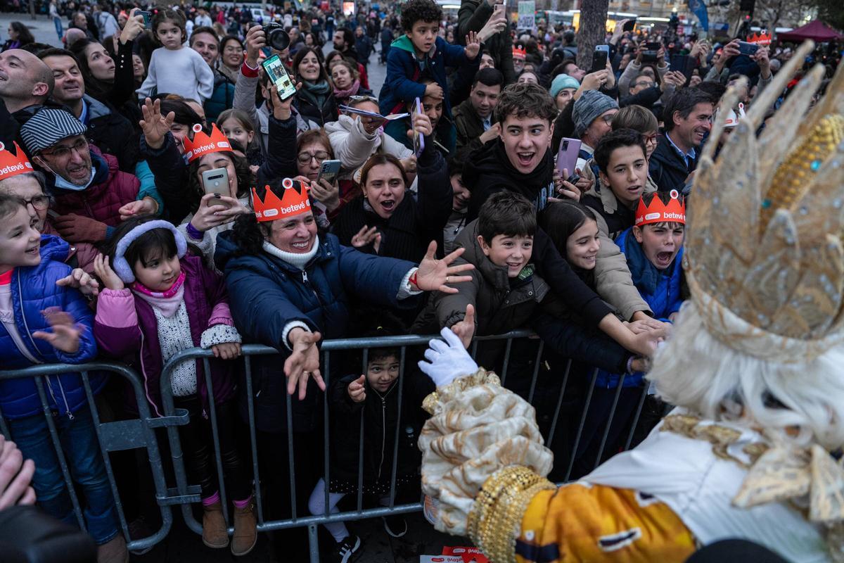 Cabalgata 2024: llegan los Reyes Magos al puerto de Barcelona