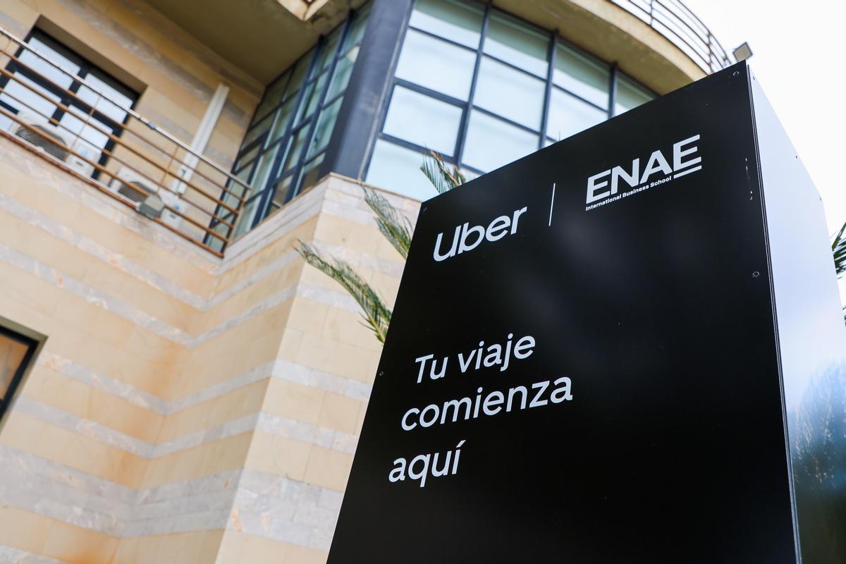 Uber se alía con ENAE Business School para impulsar la movilidad universitaria en Murcia