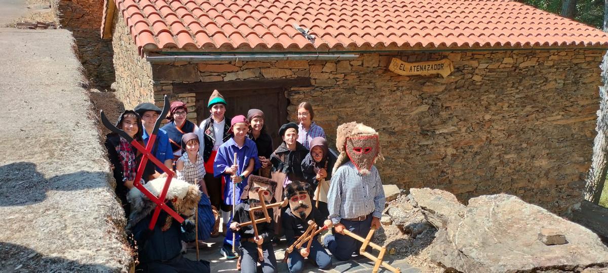 San Vicente de la Cabeza recupera El Atenazador, la única mascarada ibérica del verano