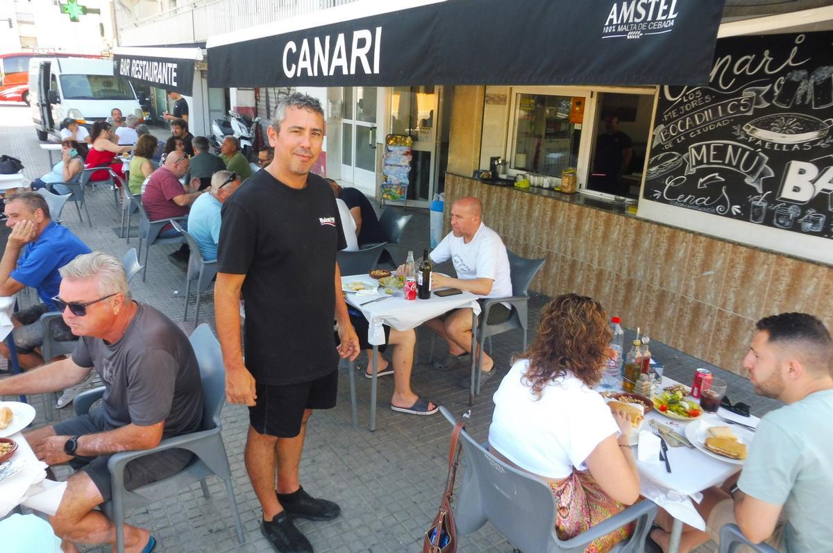 Joan Andrés, gerente del Bar Canari, esta mañana.