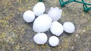 Una fuerte granizada cae en Torelló en pleno aviso por tiempo violento en Catalunya
