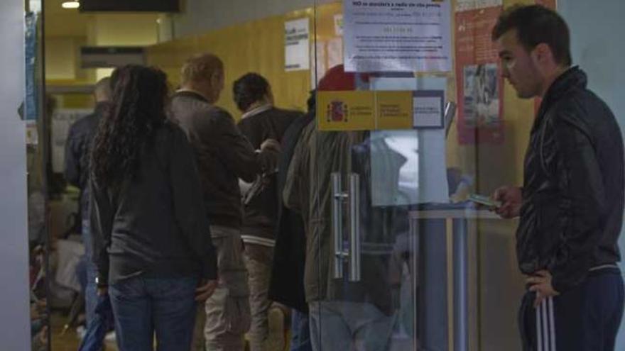 Colas, en una oficina del paro.