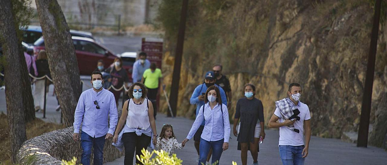 El turismo de proximidad inunda el Castell de Xàtiva