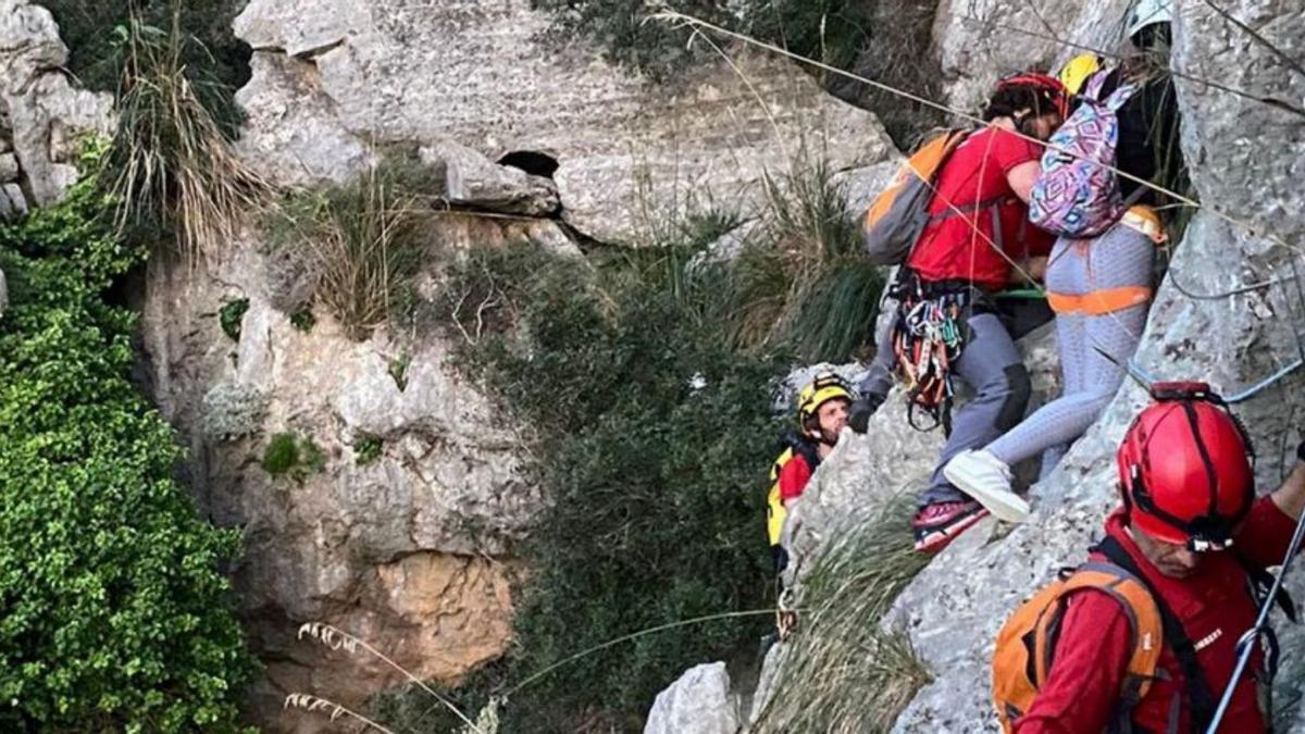 Rescate de una pareja en el Pas de s’Aranya, en Pareis.