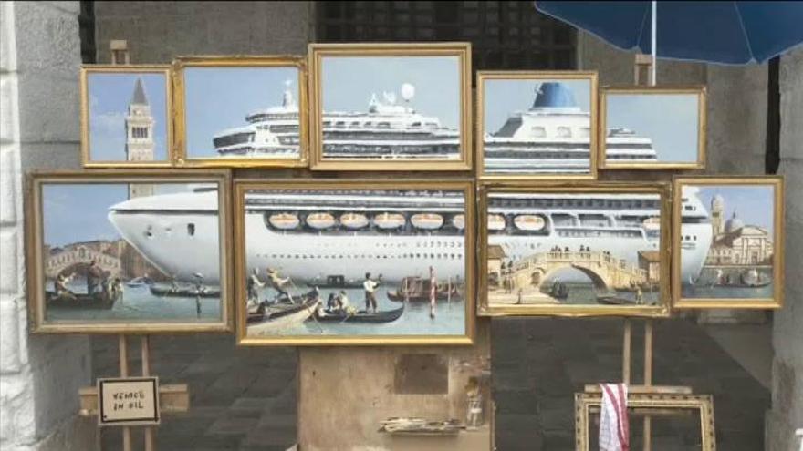 Banksy denuncia en Venecia el paso de cruceros