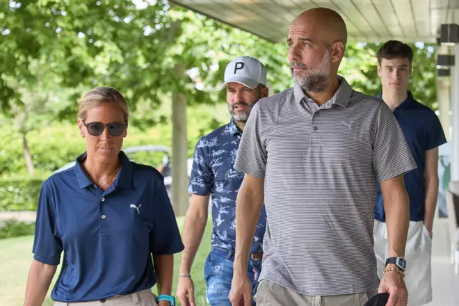 Les fotos de Pep Guardiola durant la roda de premsa del Legends Trophy