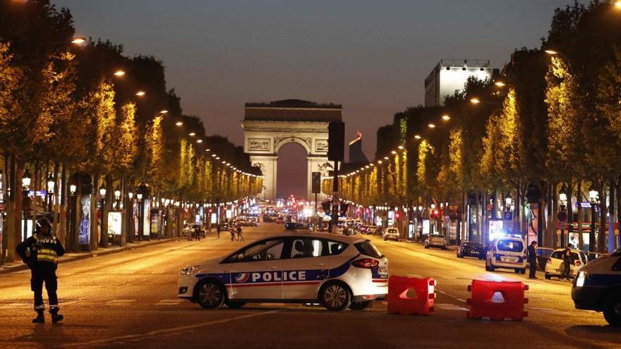 Atentado en París: Tiroteo en los Campos Elíseos