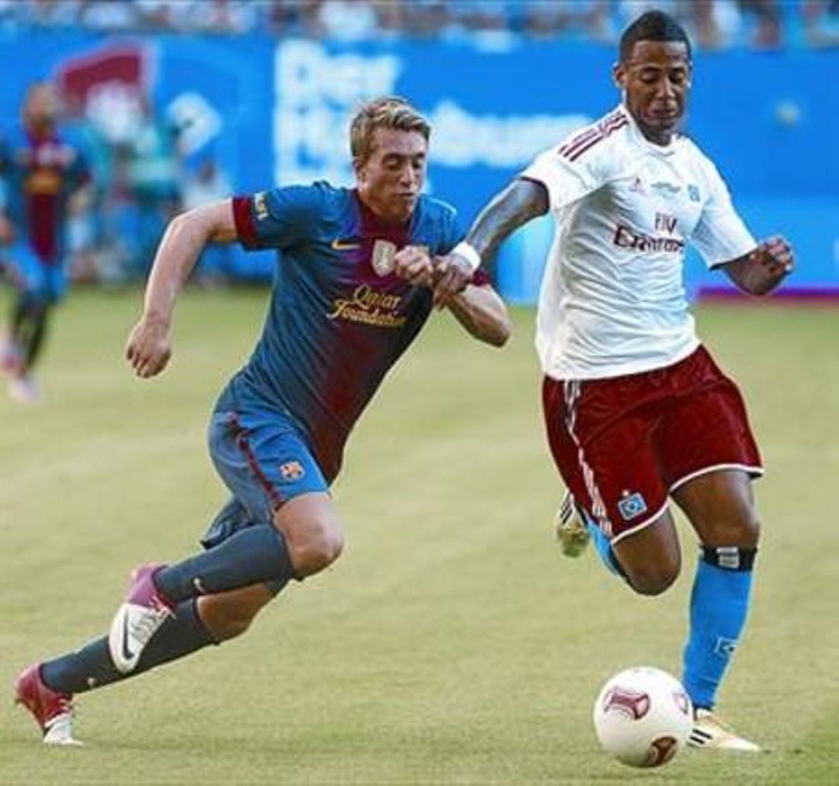 Deulofeu lluita amb un defensa, ahir a Hamburg. Deulofeu lluita amb un defensa, ahir a Hamburg.
