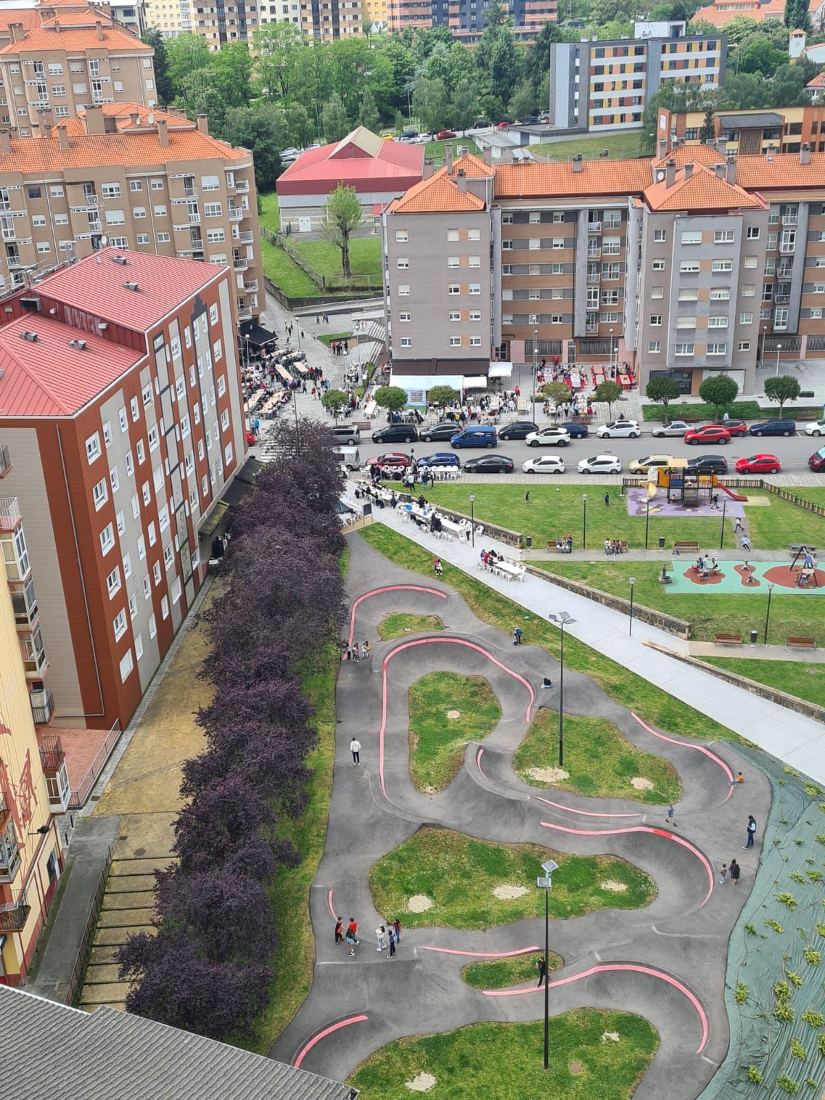 EN IMÁGENES: La comida popular de las fiestas del Puchero de Villalegre, en Avilés