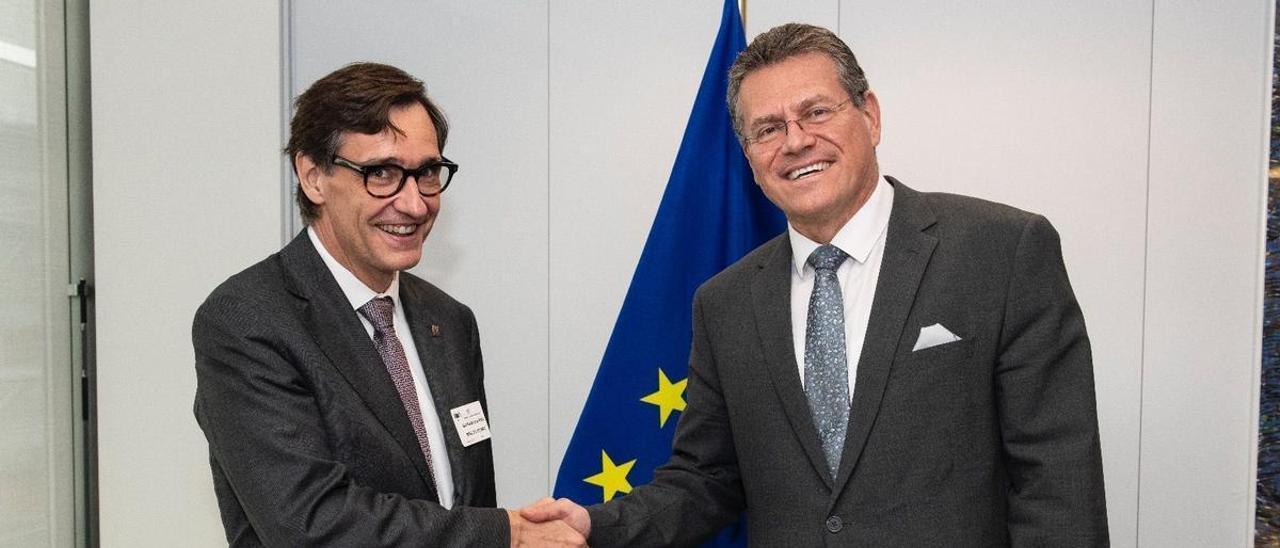 Salvador Illa, con el comisario europeo de Relaciones Internacionales y Prospectiva, Maros Sefcovic.