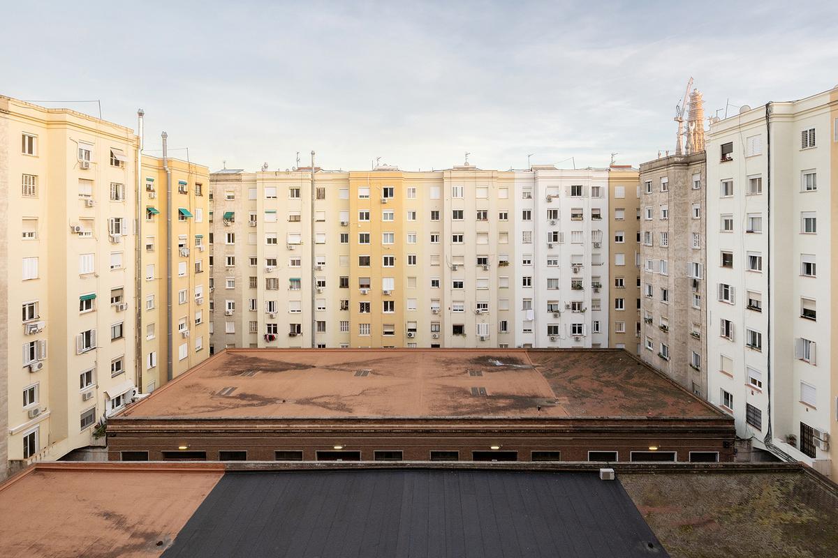 El interior de manzana del llamado edificio Clip, una rareza arquitectónica de la Sagrada Família.