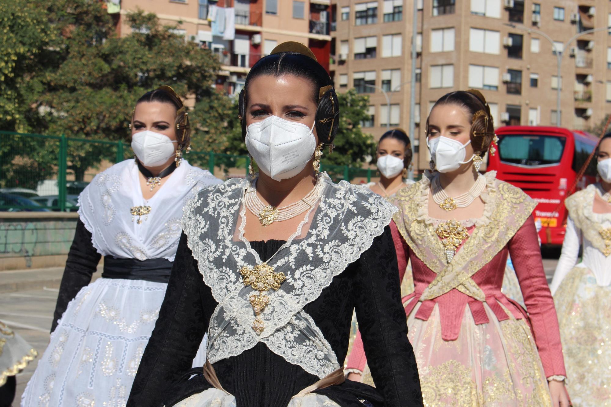 Carmen, Nerea y las cortes acompañan a las fallas de Quart y Xirivella en la procesión de la Senyera