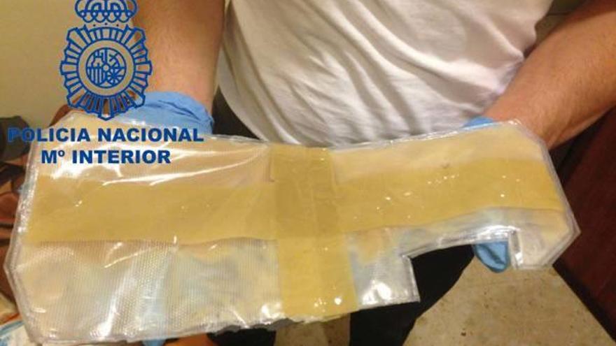 Arrestada en Manises con dos kilos de cocaína oculta en gel