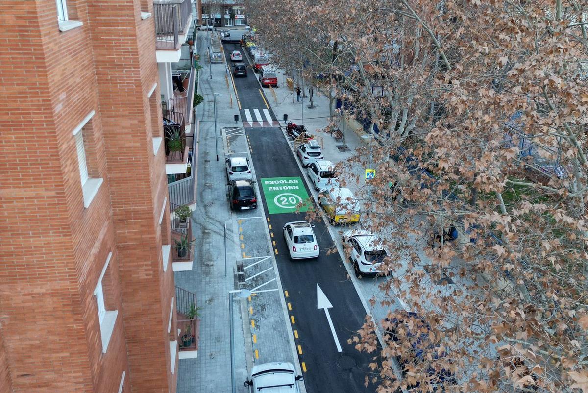 Aspecto de la calle Severo Ochoa de Esplugues tras las obras acometidas en los últimos nueve meses