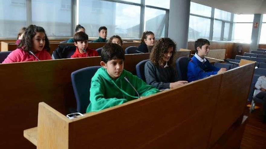 Algunos de los alumnos presentes en el Consello Municipal da Infancia. //G.N.