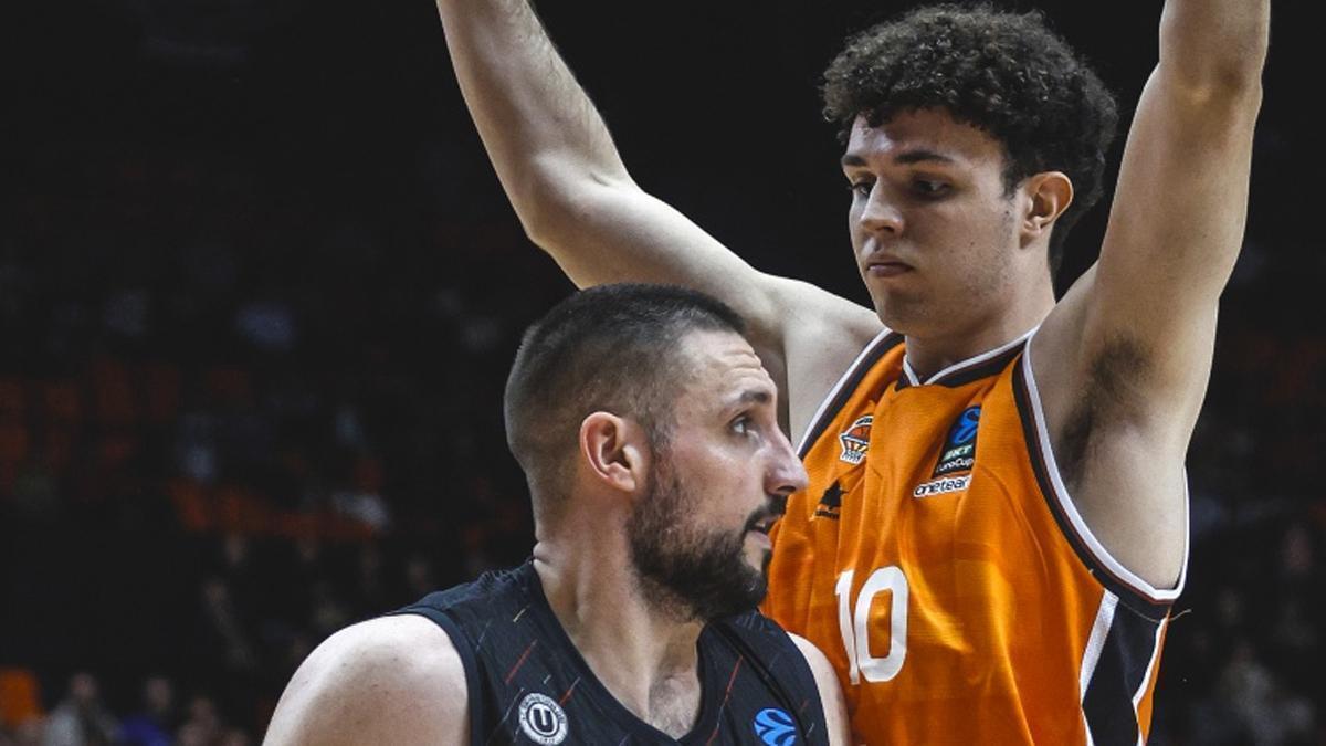 Jorge Carot, durante un partidazo con el Valencia Basket U22