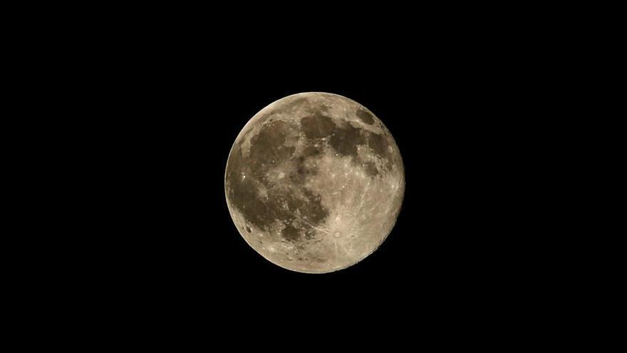 La luna llena acompaña este sábado a los murcianos por el carril bici