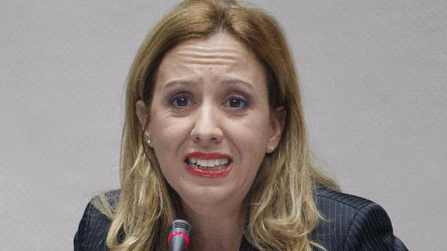 La consejera de Hacienda, Rosa Dávila, ayer en comisión parlamentaria.