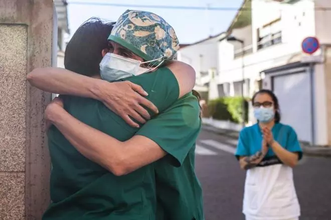 El último aplauso a los sanitarios