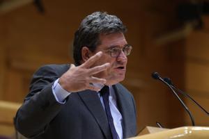 El ministro de Seguridad Social, José Luis Escrivá, interviene durante la sesión de control al Gobierno en un pleno del Senado.