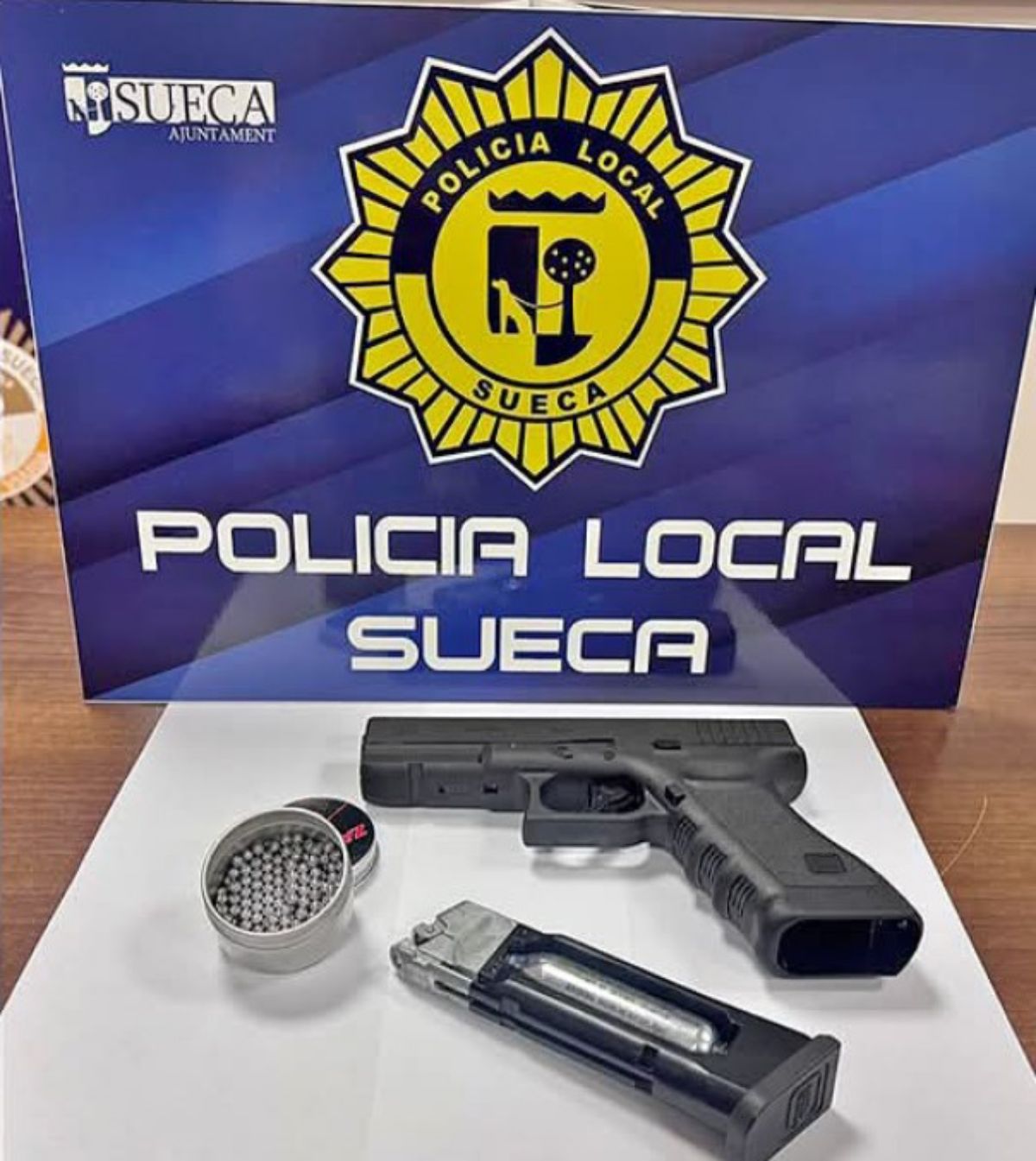 Arma de aire comprimido intervenida por la Policía Local de Sueca.