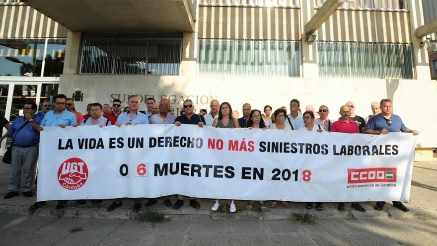 UGT y CCOO se concentran en Córdoba tras la última muerte de un trabajador en la provincia