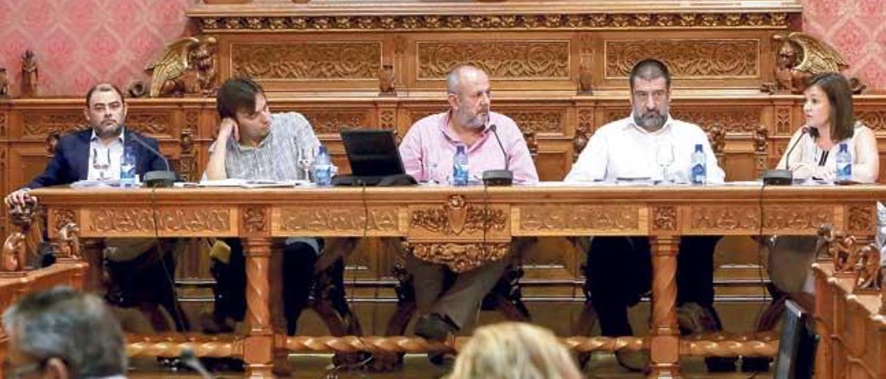 El núcleo duro del gobierno del Consell de Mallorca, en un pleno.