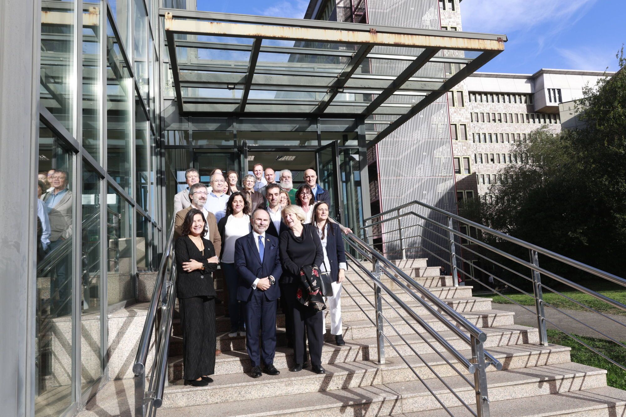 Marie-Claire King visita el Instituto Universitario de Oncología y mantiene un encuentro con profesores y estudiantes en la Facultad de Medicina
